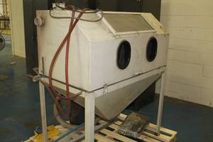 lot 2 image: Cyclone Sand Blast Cabinet