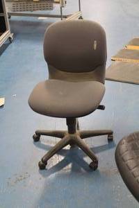 lot 715 image: Rolling Office Chair