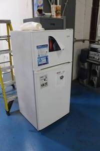 lot 722 image: Maytag Refrigerator Freezer