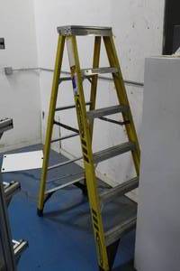 lot 723 image: Werner 375-lbs 6 Non-Conductive Fiberglass Step Ladder