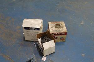 lot 736 image: Uline Strapping Kit S-107, Tyger Twine, Banding Clips