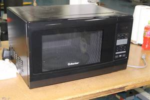 lot 740 image: Criterion Household Microwave Oven
