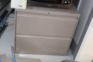 lot 759 image: Metal Lateral File Cabinet 2-drawer