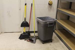 lot 798 image: Cleaning Supplies - Brooms, Dust Pans, Trash Can