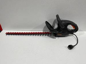 lot 2 image: Remington Electric 22 Hedge Trimmer