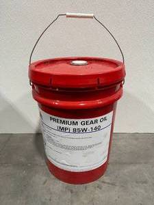 lot 7 image: Citgo Gear Oil 85W-140