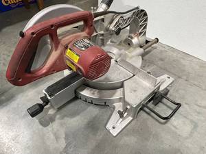 lot 18 image: Sliding Compound Miter Saw