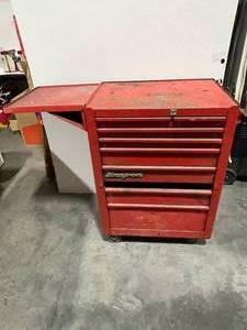 lot 39 image: Snap On Tool Chest