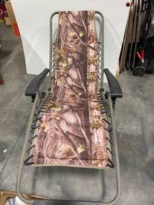 lot 50 image: Camoflauge Zero Gravity Patio Chair