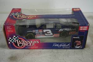 Winners Circle 124 Scale Die Cast Car - Earnhardt Senior