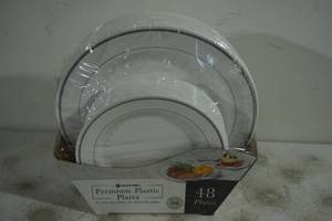 NEW Members Mark Premium Plastic Plates - 48 Piece