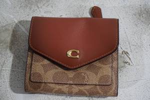 NEW Coach Wyn Small Wallet