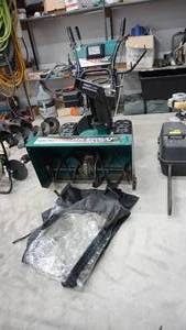 lot 86 image: Murray 10 HP  29 Cut Snowblower--Electric Start