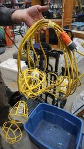 lot 186 image: Lot Of 2 Yellow Work Lights