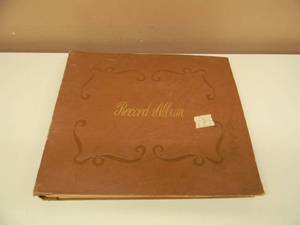 lot 31 image: 10 VINTAGE 10 78 RPM RECORDS IN VINTAGE RECORD ALBUM - COLUMBIA, VICTROLA, VICTOR, RCA VICTOR - FANTASTIC COLLECTION - SEE PICTURES