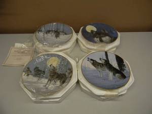 lot 44 image: PRINCETON GALLERY Arctic Majesty Plate Collection Limited Edition - Cry of the Wild - Night Watch - Song of the Wilderness - Picking up the Trail - GREAT SET - SEE PICTURES