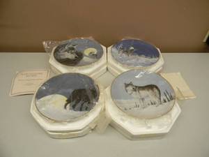 lot 45 image: PRINCETON GALLERY Arctic Majesty Plate Collection Limited Edition - Far Country Crossing - Midnight Renegade - In the eye of the Moon - On the Edge - GREAT SET - SEE PICTURES