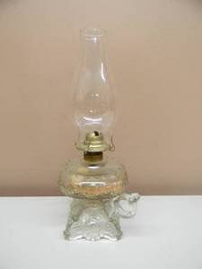 lot 51 image: VINTAGE ORNATE EAGLE FINGER OIL LAMP - NICE PIECE - APPROX 14 - SEE PICTURES