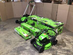 Pallet with assorted Green Works Lawn Outdoor Tools - various models and conditions Customer Returns - Review all pictures