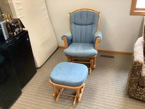 Glider with Glider Ottoman