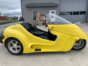 lot 1 image: 2010 Thoroughbred Stallion Trike & Trailer