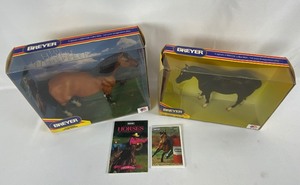 lot 9 image: Pair Vintage Breyer Horses 720 Rimrock The Horse Whisperer & 927 Thunder Bay Quarter Horse Yearling