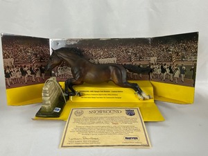 lot 11 image: 2 Vintage Breyer Horses-  SNOWBOUND 1968 Olympic Gold Medalist No. 701596 & #971 Limited Edition Iron Metal Chief Black Fox Trotter