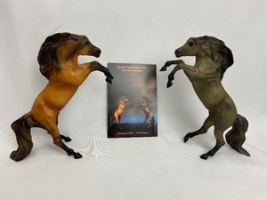 lot 26 image: Breyer Horses # 4811 The Challenger Gift Set Mesteno & Sombre By Rowland