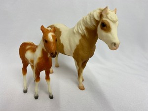 lot 31 image: Breyer Horse Marguerite Henry Collection - Misty, #20 & Stormy, #19 (1286)