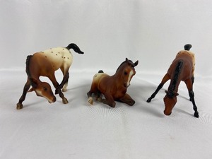 lot 47 image: Vintage Breyer JAH Signed #400195 Buster & Brandi Twin Appaloosa Foals and Their Friend