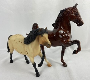 lot 53 image: Vintage Breyer #904 CH Imperator Glossy & Breyer #883 Scat Cat Childrens Pony