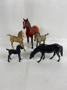 lot 59 image: Vintage Breyer #861 Family Appaloosa Foal Stock Horse Foal with Four Friends