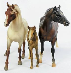 lot 23 image: Breyer 3348 Fine Horse Family Gift Set with Box - with 601, 603 and 3065FO Molds, 1994-1996