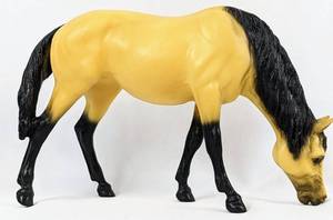 lot 34 image: Breyer 710596 Swedish Warmblood Palomino with Serenity Set - Buckskin Mare  Lying Down Foal- 19956