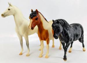 lot 40 image: Vintage Breyer 260, 801, 808 - Prince, Shetland Pony, Martins Dominique Mini Horse Classic Size