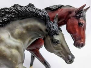 lot 21 image: Breyer 879 Rumbling Thunder and 711594 Dark Bay Western Horse