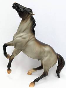 lot 57 image: Vintage Breyer 896 Rarin To Go and 131 Running Foal Spice