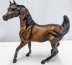 lot 66 image: Vintage Breyer 3162 Arabian Stallion and 887 Gifted  1992 Olympic Dressage Bronze Medal Winner