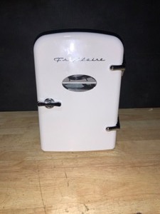 lot 7 image: Frigidaire 0.3 cu. ft. 6-Can Retro Mini Fridge without Freezer in White. See Pictures
