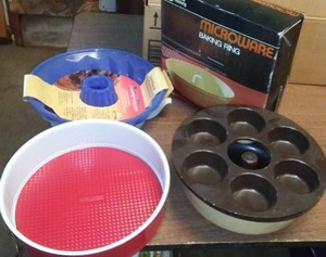 lot 311 image: NEW Silicone Bunt pan, Springboard Pan and more.