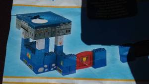 lot 324 image: Mega Blok Play Castle with setup instructions.