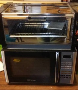 lot 333 image: Toastmaster and Emerson Oven Broiler and Microwave