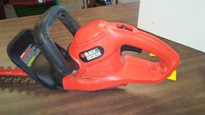 lot 356 image: Black and Decker 22 in. Electric Hedge Trimmer