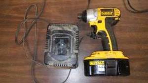 lot 358 image: DeWalt Impact Driver, XRP  in. Drill Driver with battery and charger