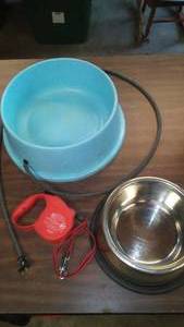 lot 364 image: Pet Therma Bowl and Retractable Leash