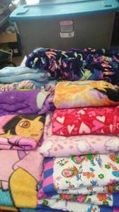 lot 383 image: Childrens Blankets (9) with Covered tote