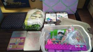 lot 449 image: Crafts and more (2 covered totes