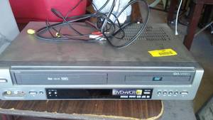 lot 469 image: VCR DVD Combo