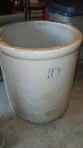 lot 489 image: Vintage Redwing 10 Crock