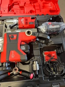 Milwaukee M18 FUEL 18-Volt Lithium-Ion Brushless Cordless 1-12 in. Lineman Magnetic Drill High Demand Kit w Two 8.0Ah Batteries